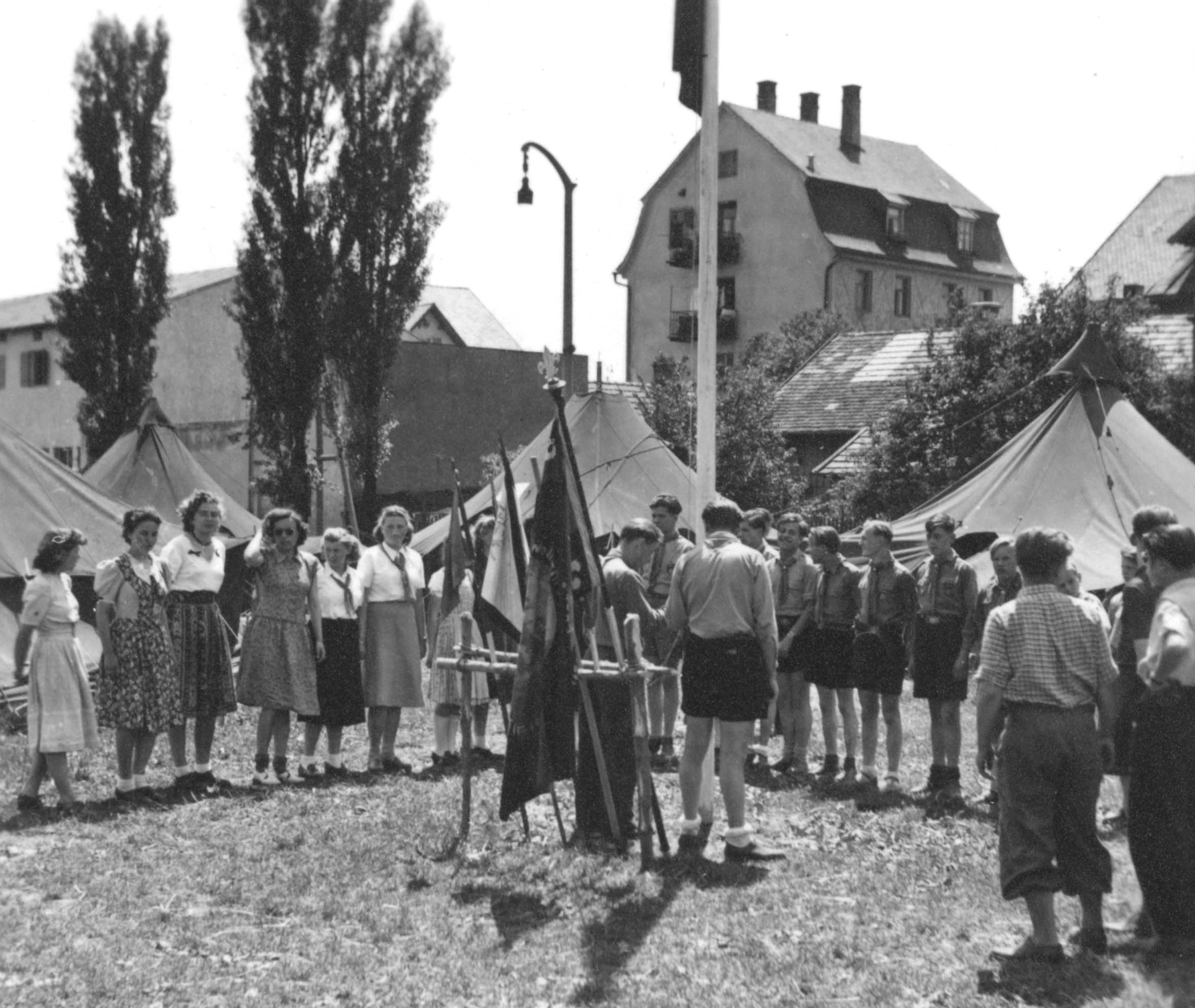 Pfadfinder an der Fahne