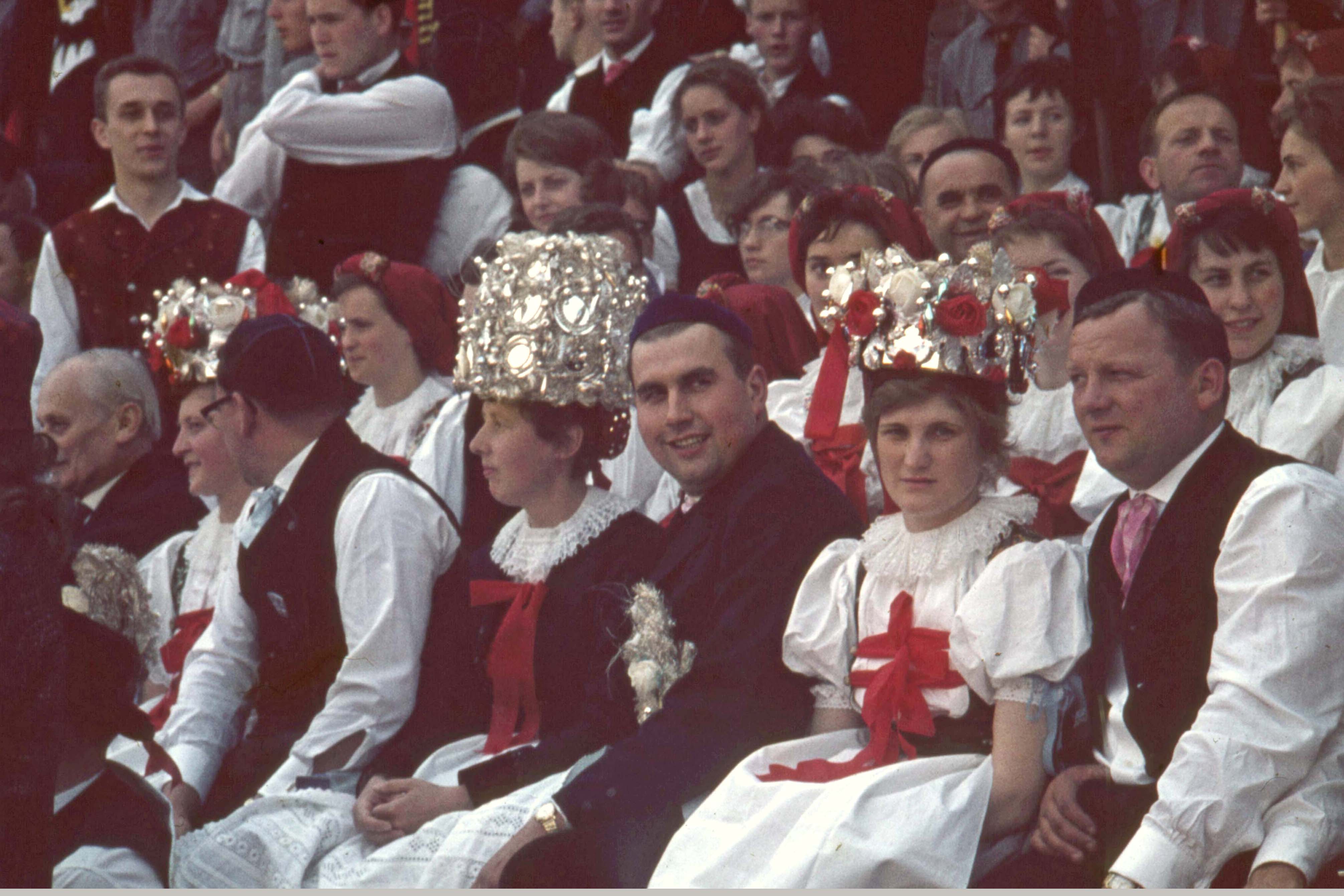 Hochzeitstracht im Schnhengstgau