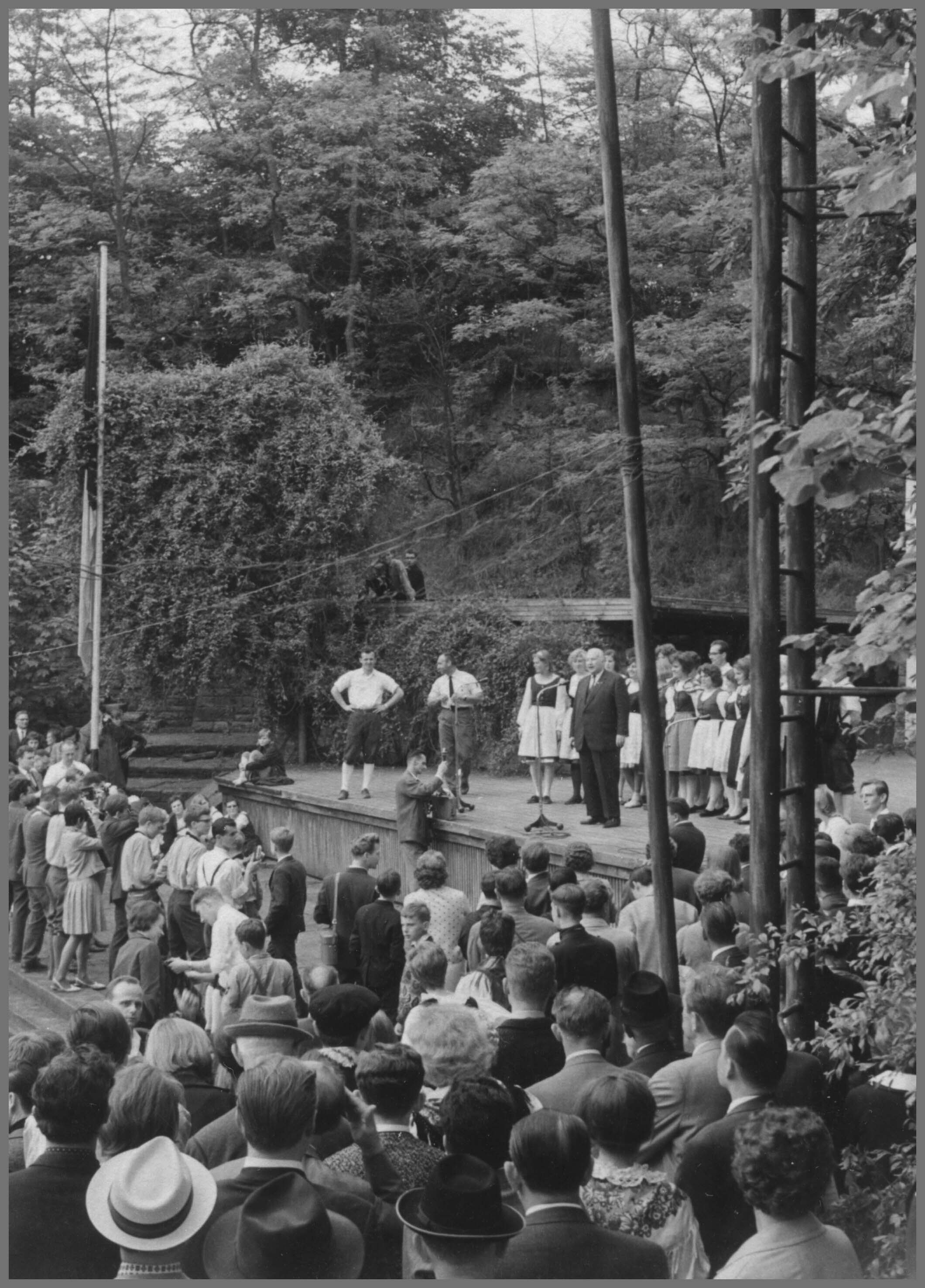 Auf der Waldbhne, Minister Seebohm (1)
