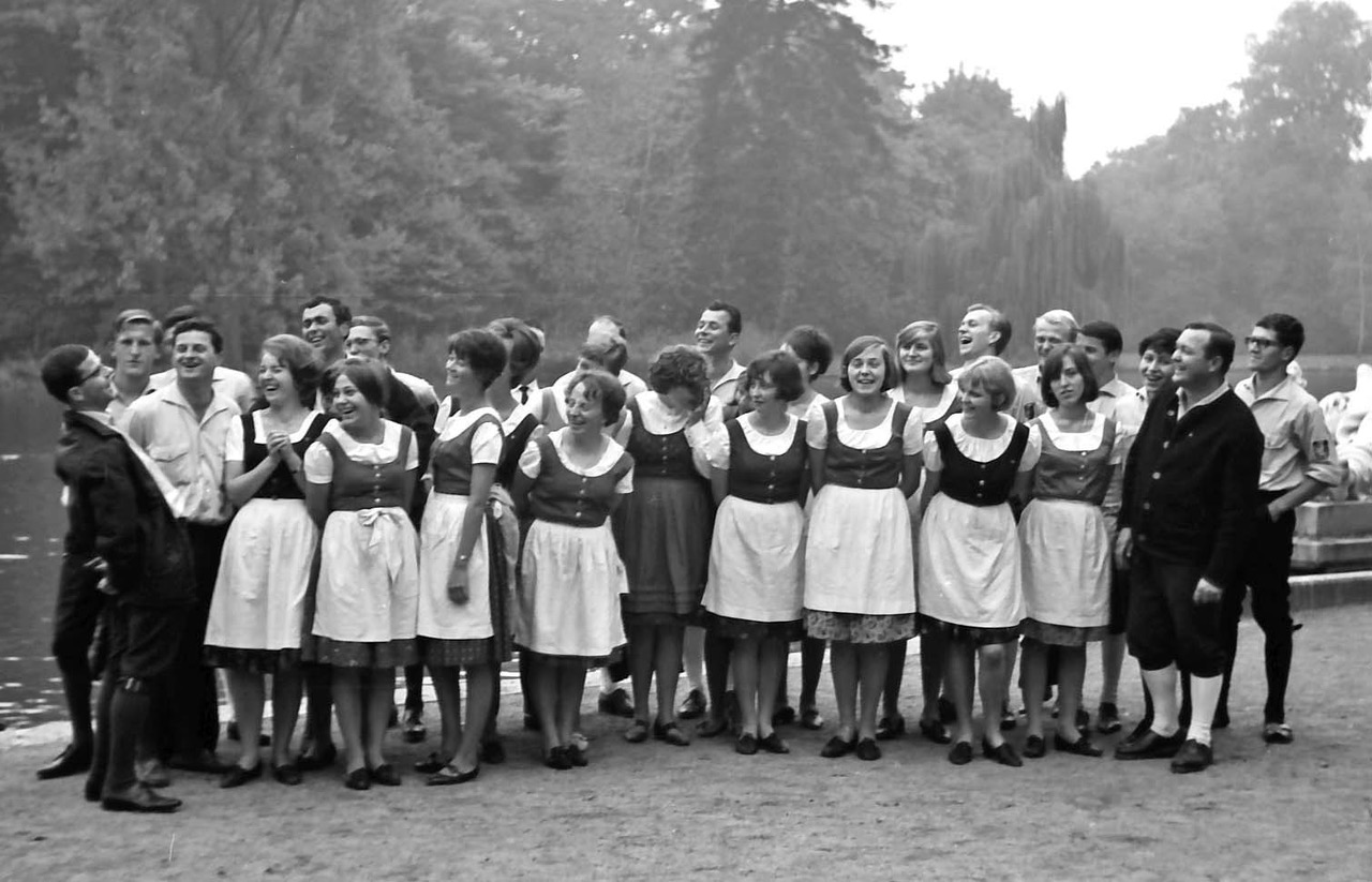 Aufstellung zum Gruppenfoto-04