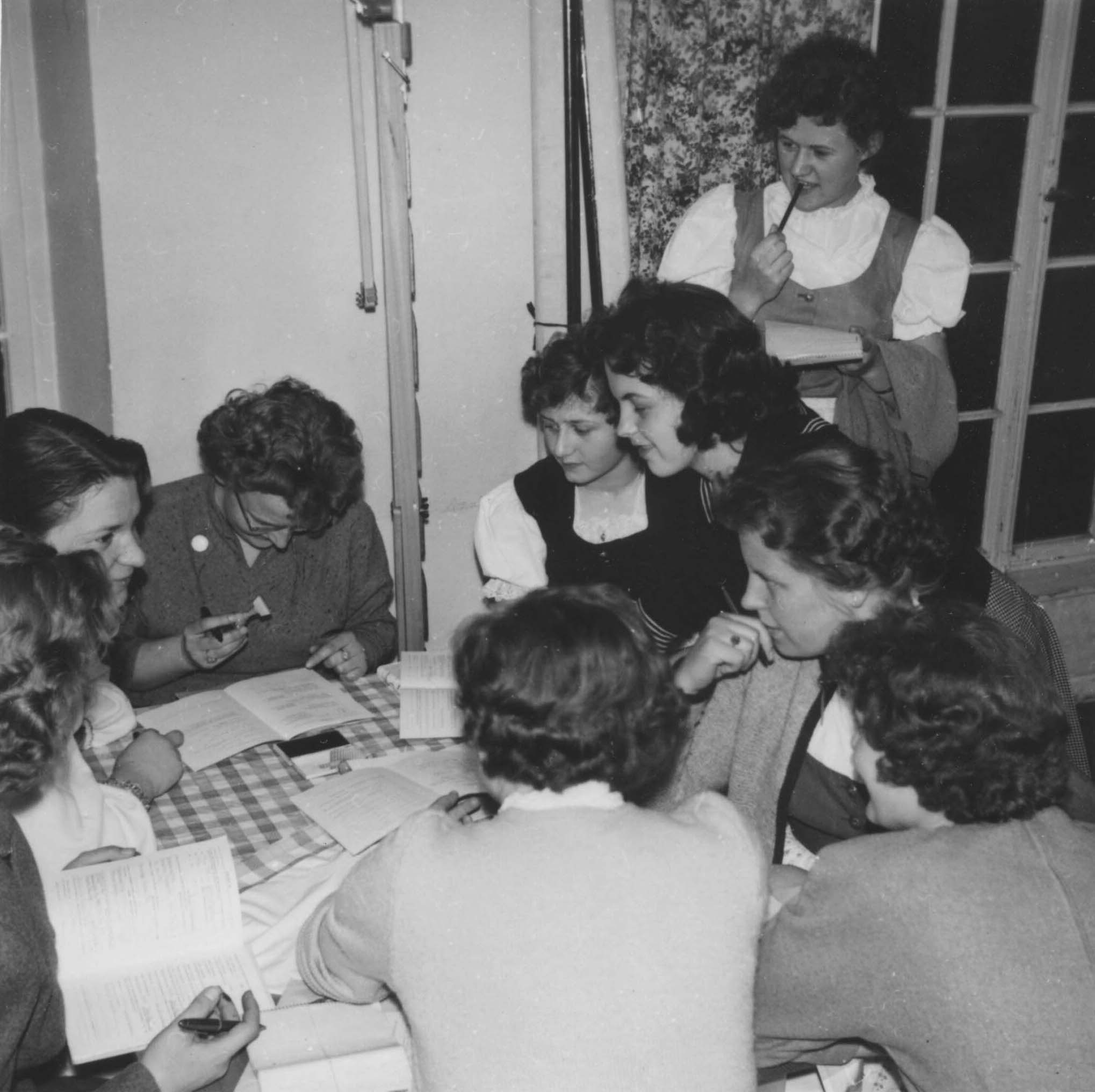 Gretl Hajek mit Gruppe