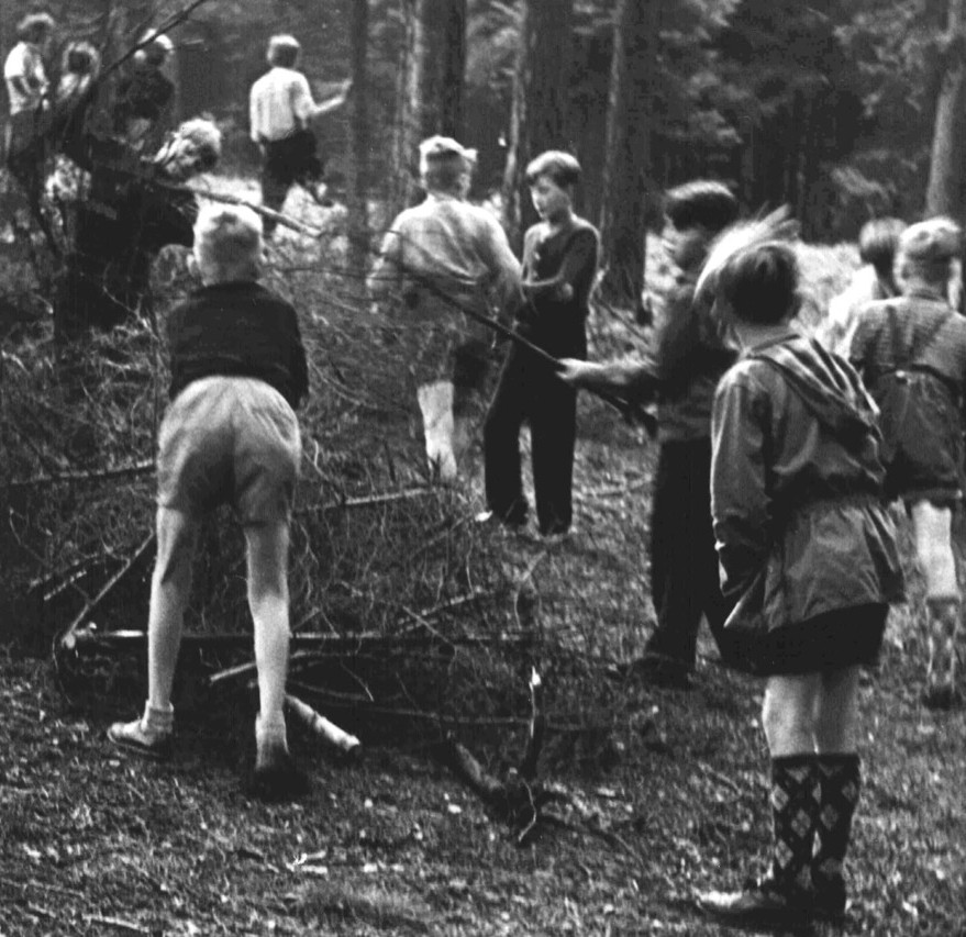 Spielen im Wald