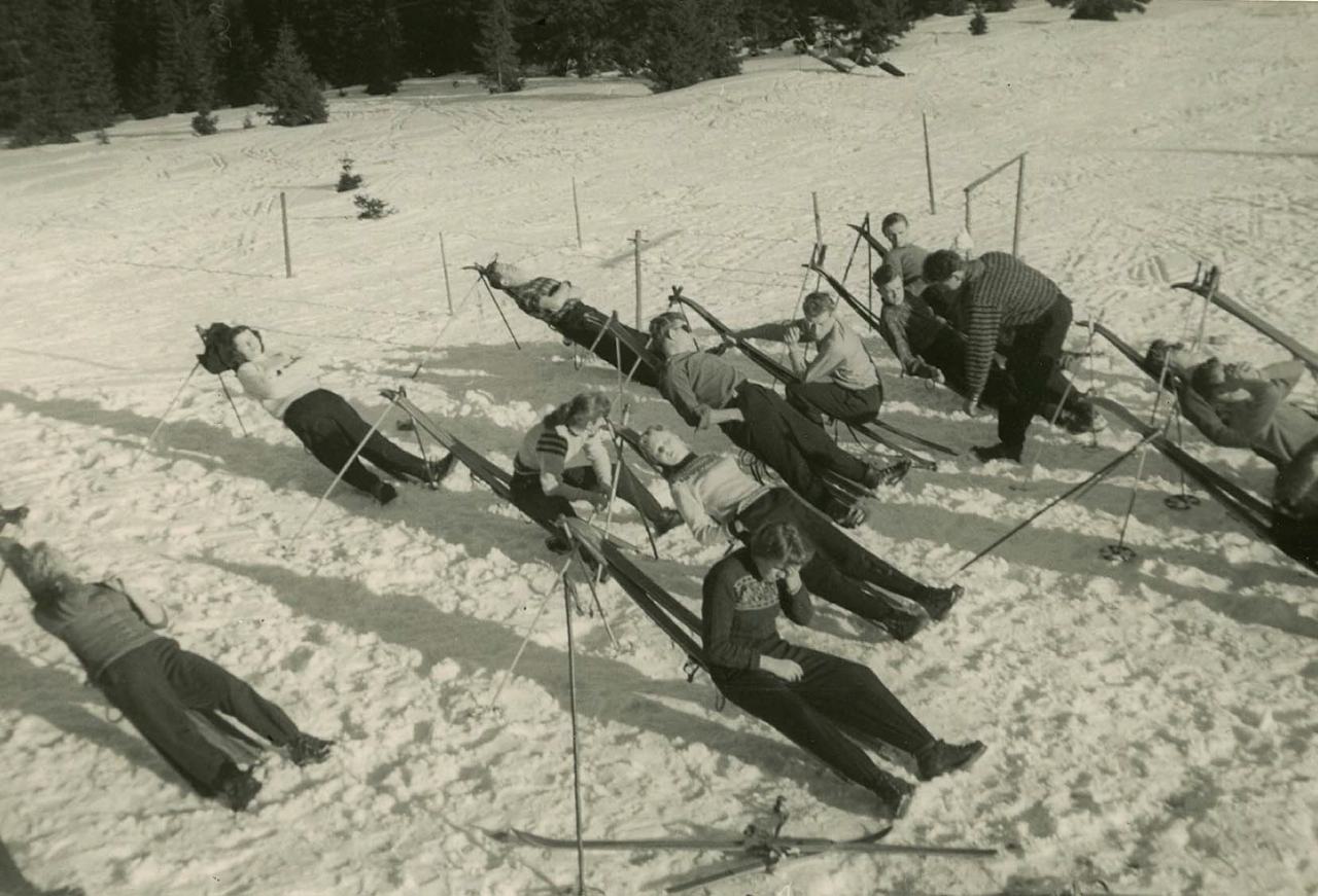 Sonnen auf den Skiern