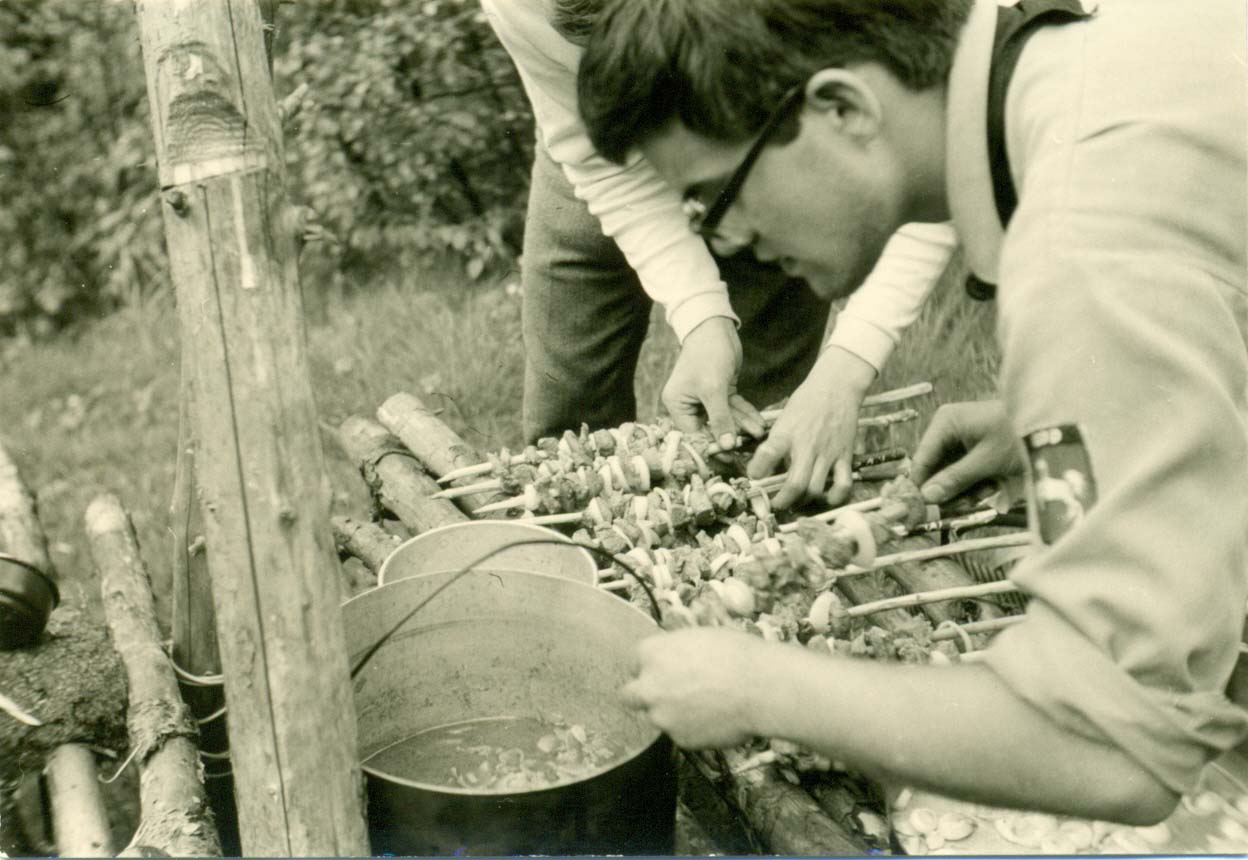 Beim Grillen, Foto Hans-Peter Germann
