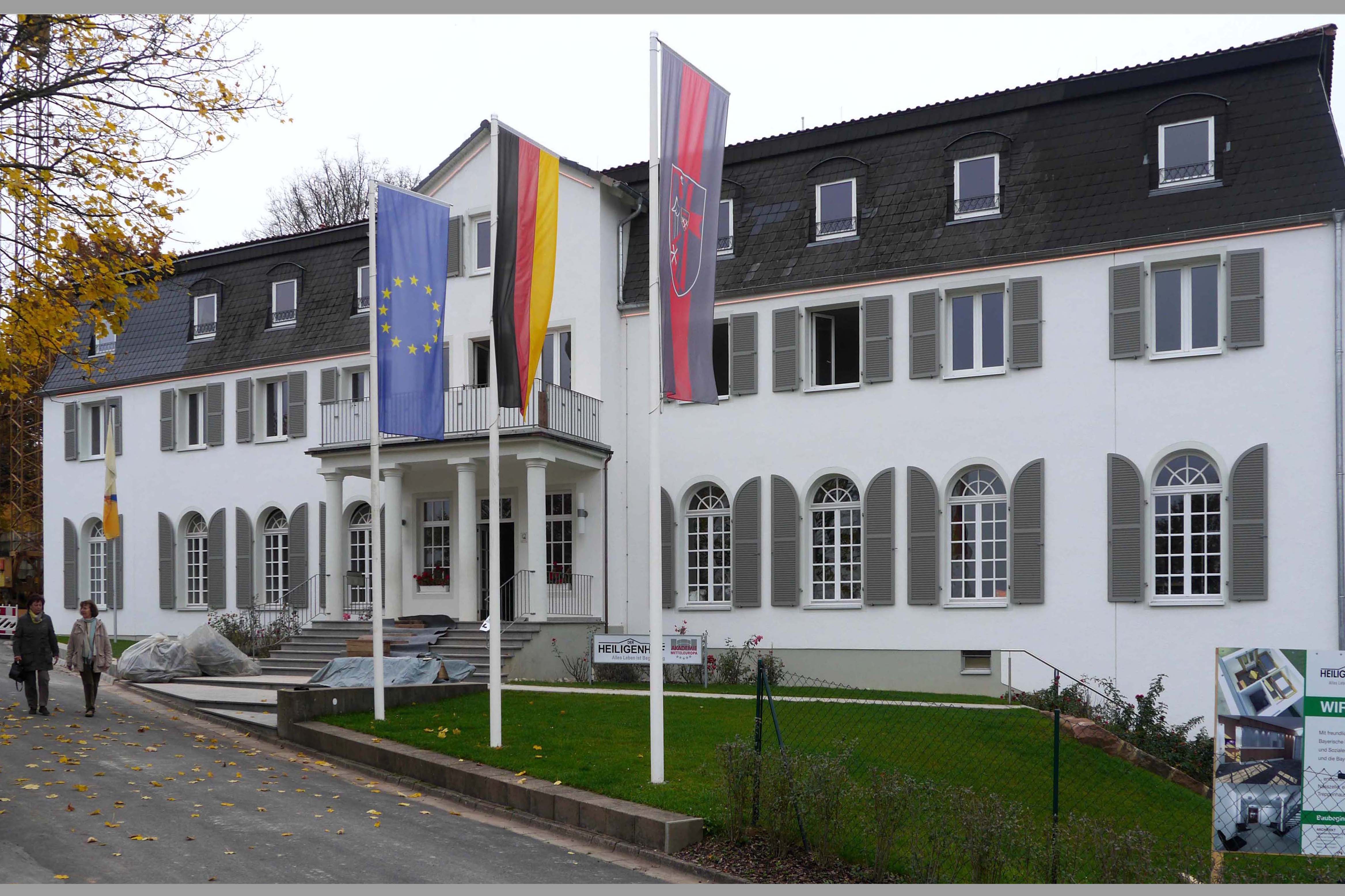 Anbau einer vierten Fensterreihe an der linken Seite
