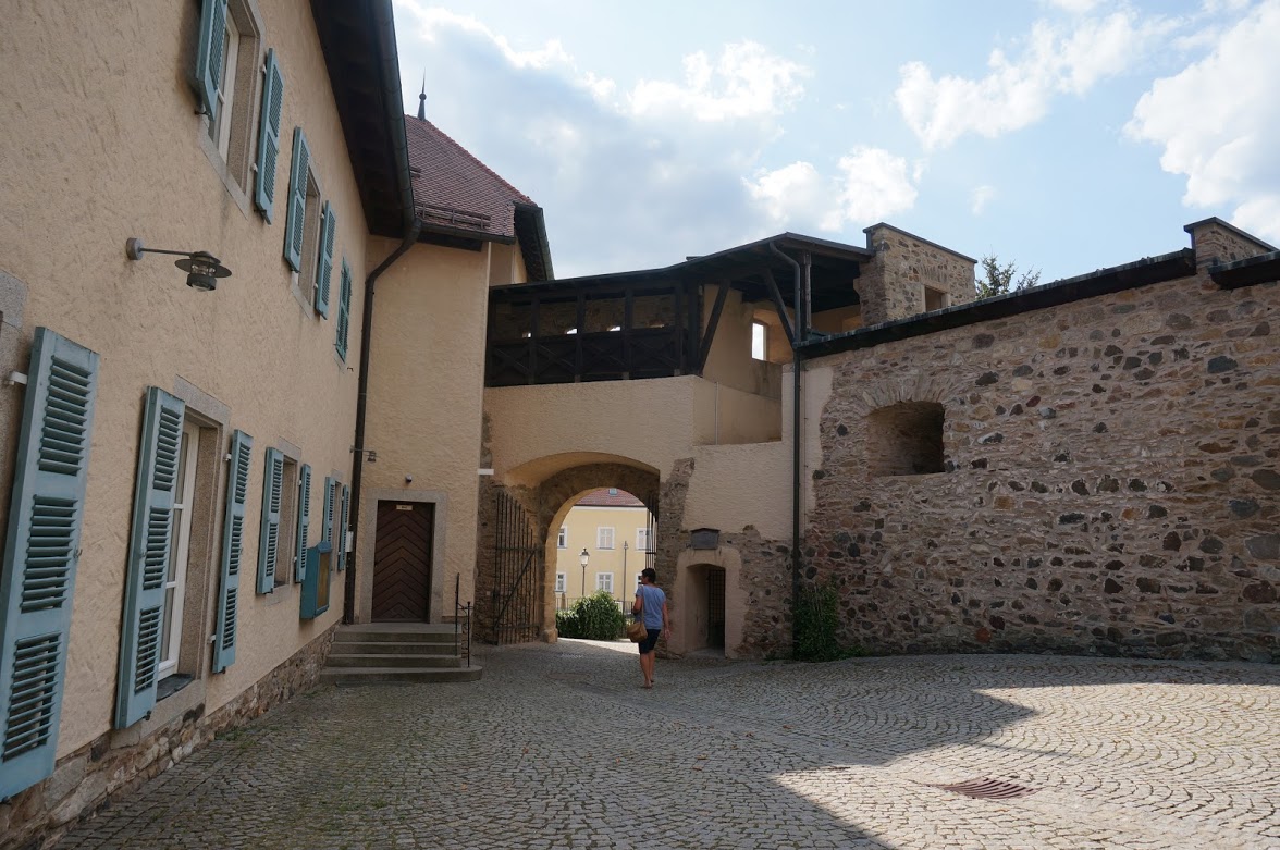 Neues Gstehaus mit Burgtor